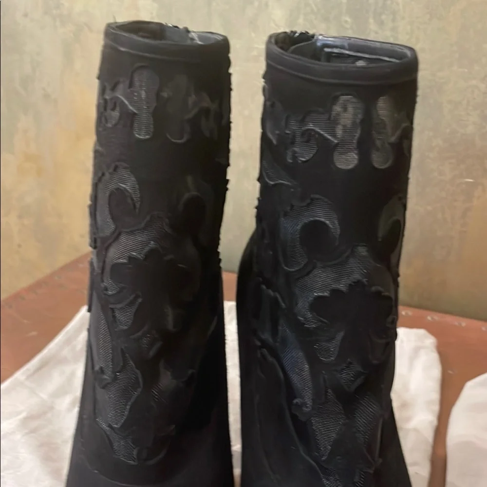 Like New Manolo Blahnik  Elegant Black Mesh Ankle Boots - Picture 10 of 11
